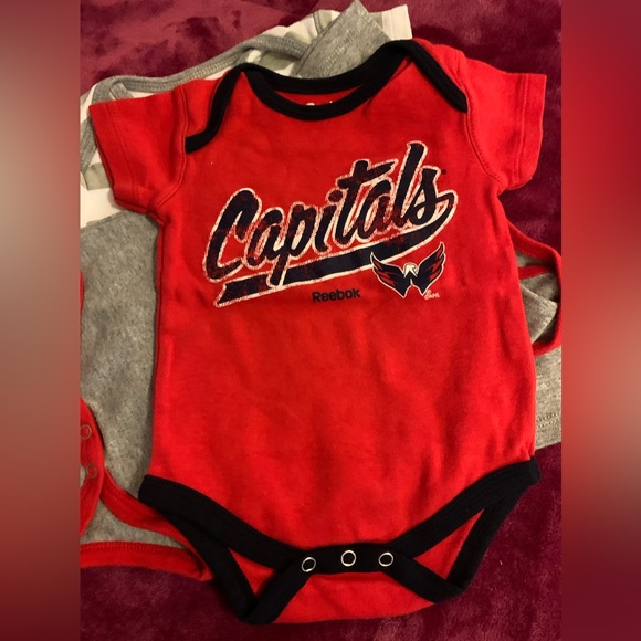 🍼🍼🍼Reebok Onsies Washington Cardinals No stains and great condition 3-6mths - Picture 4 of 6